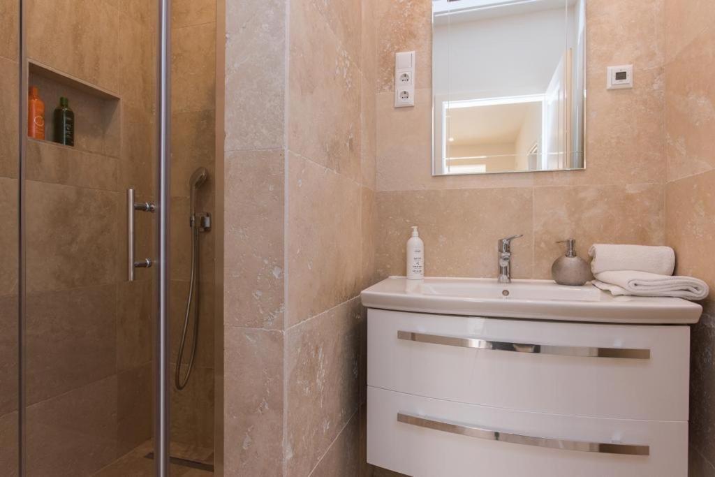 Villa Vlatino Seget Vranjica Esterno foto